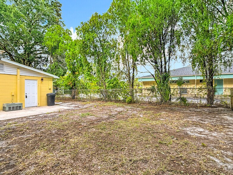 Building Photo - 5711 Pine St