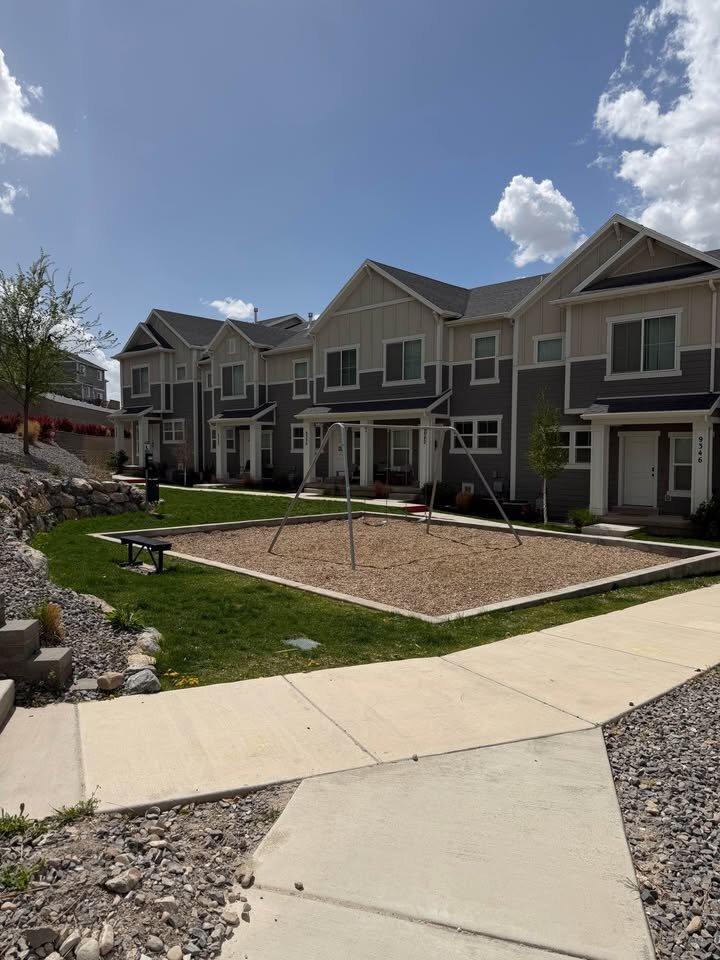 Building Photo - 9362 N