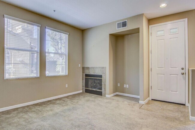 Building Photo - Beautiful 4 Bedroom, 2.5 Bath Condo for Rent in Elk Grove