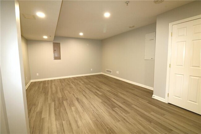 Building Photo - 2014 Trillium Ct