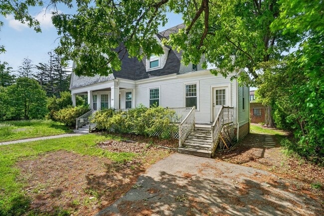 Building Photo - 583 Watertown St