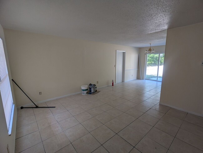 Building Photo - 3 Bedroom House For Rent, Lawncare included, Small pets welcome.