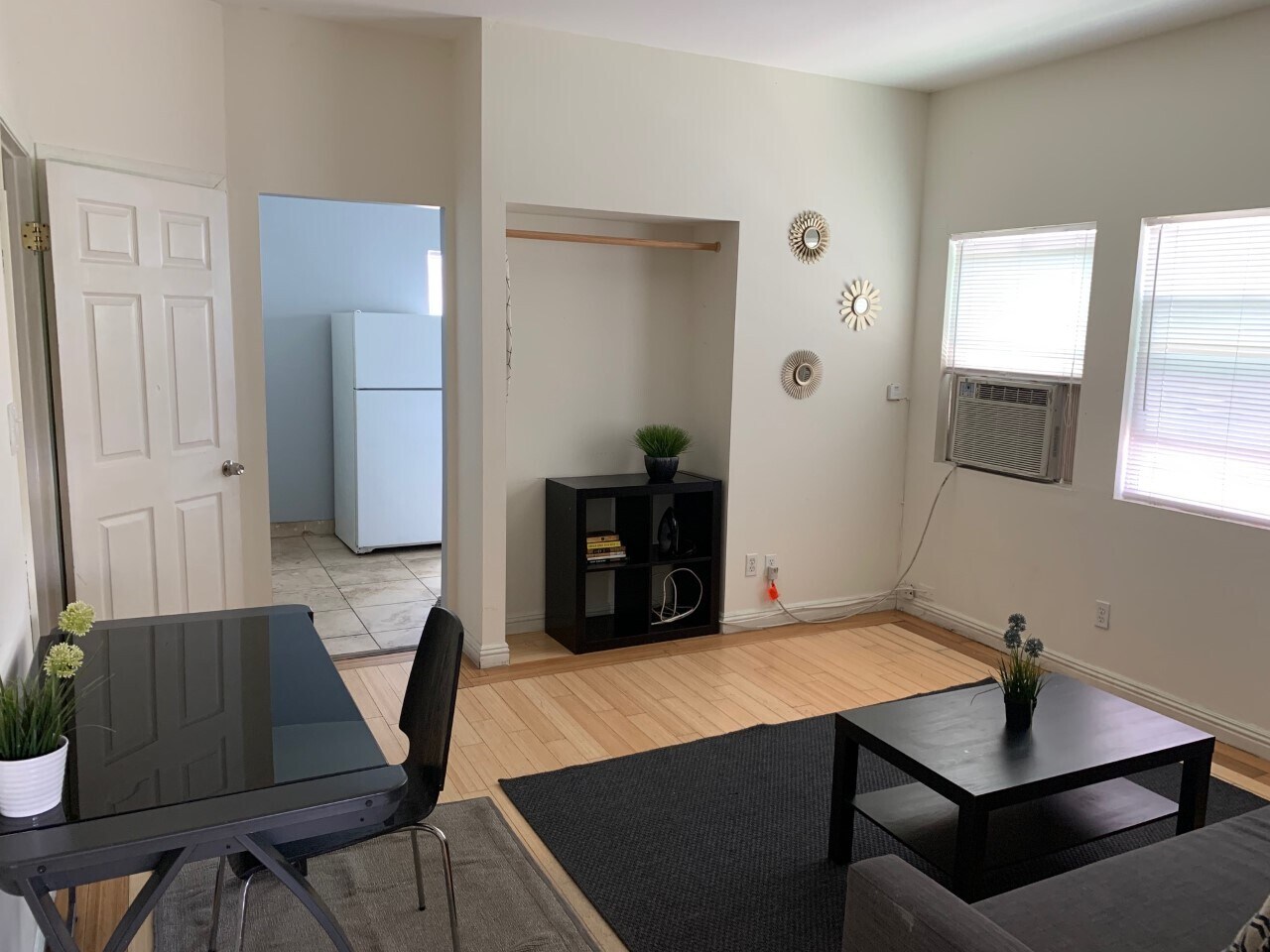 Living Room - 1402 W Olympic Blvd