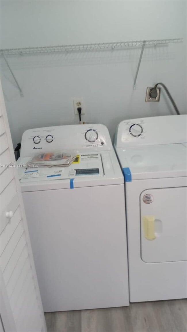 Building Photo - 9375 Fontainebleau Blvd