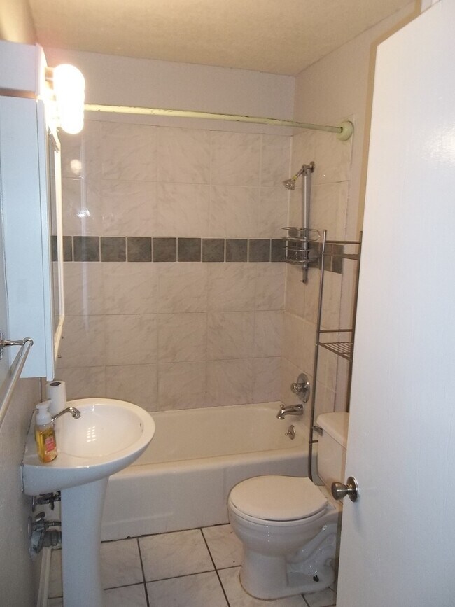 Building Photo - 2 BEDROOM, NEAR UMHB