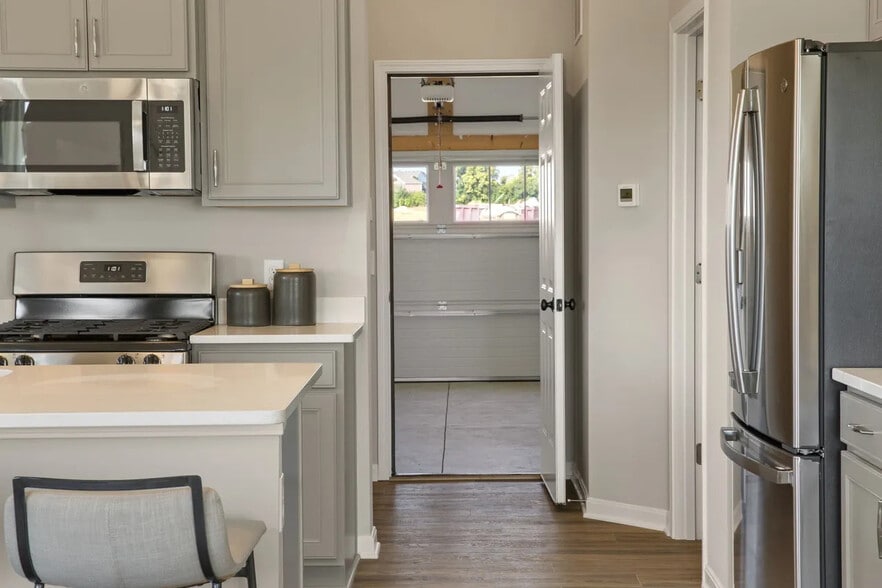 Building Photo - 5567 Eagle Ct