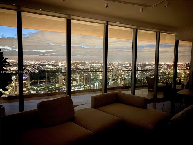 Building Photo - 18975 Collins Ave