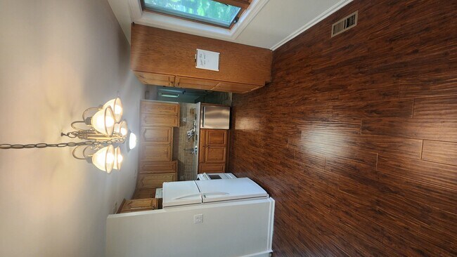 Building Photo - 808 S Cedarcrest Dr