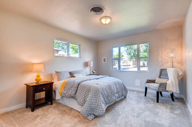 Building Photo - FANTASTIC Bungalow Style Ranch Home
