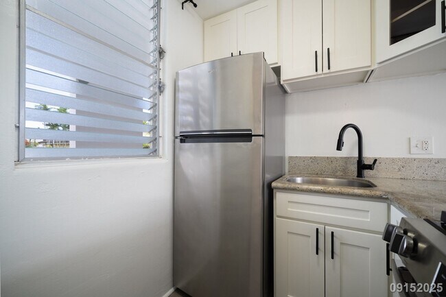 Building Photo - $2,900/mo | 2BR | 1BA | 620 sq. ft. | Move...