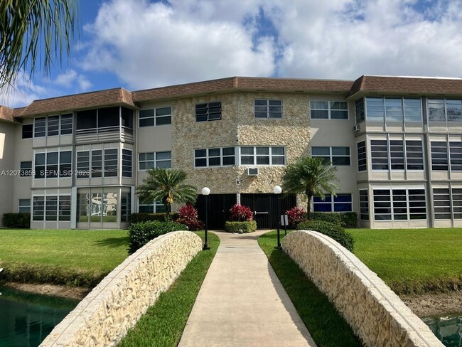 Building Photo - 4800 NW 35th St