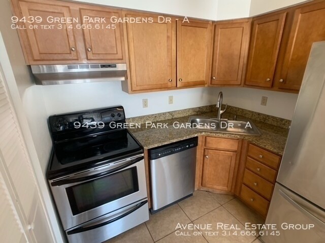 Building Photo - 9439 Green Park Gardens Dr