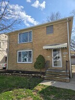 Building Photo - 8221 Pelham Dr