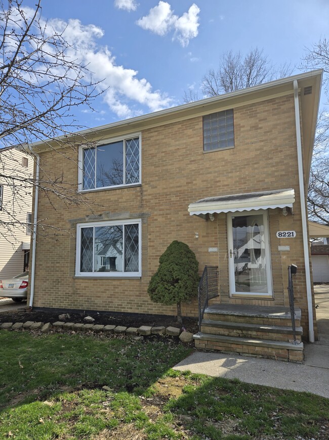 Building Photo - 8221 Pelham Dr