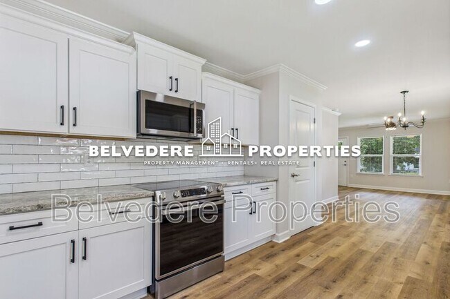Building Photo - 2322 Fernwood Dr