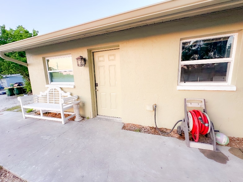 Building Photo - 2370 Leon Ave