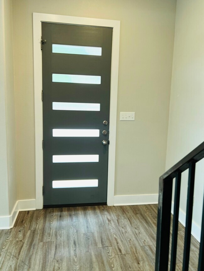 Building Photo - 308 Poplar St