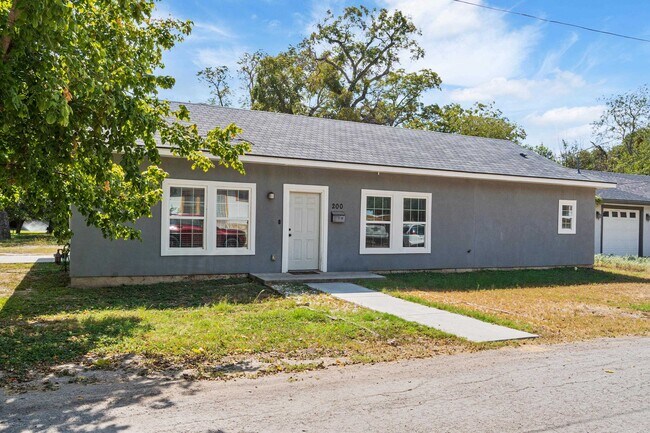 Building Photo - 200 Wallen St