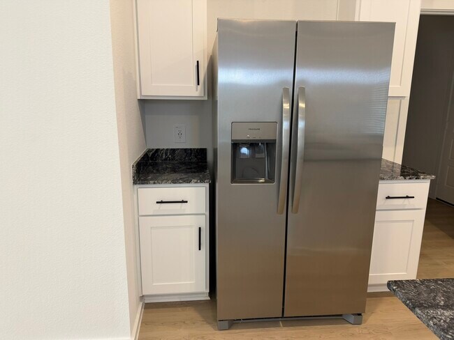 Building Photo - 407 Robin Ct