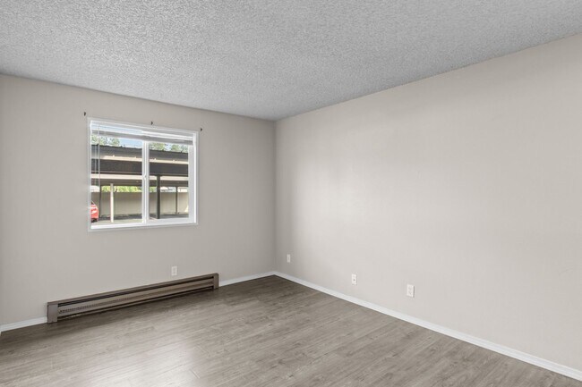 Building Photo - ONE MONTH FREE RENT! 2 bedroom 1 bath in S...