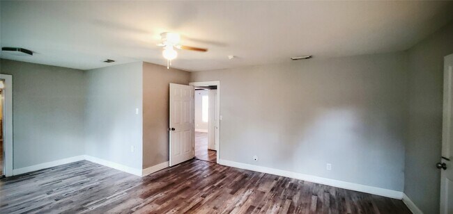 Building Photo - 15414 W Hampton Cir