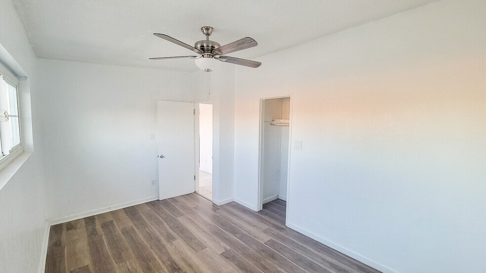 Building Photo - 5527 Baileya Ave