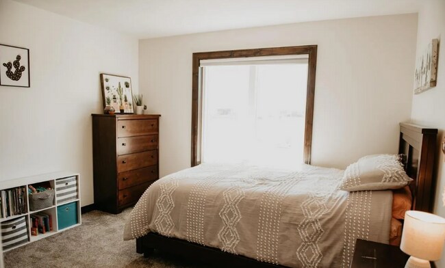 Building Photo - Discover Your Dream Home: Inviting Open Floor Plan, Spacious Living, and Stylish Finishes Awaits ...