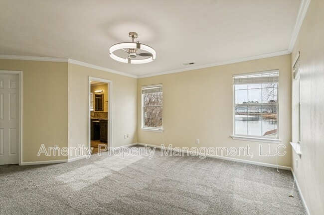 Building Photo - 979 Holbrook Dr