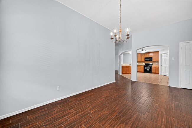 Building Photo - 2611 Floral Bloom Way