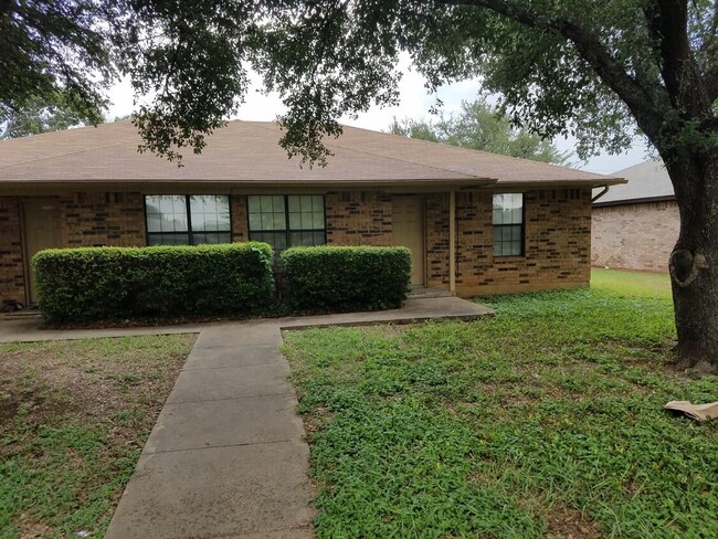 Front of Duplex - 706 McAnear St