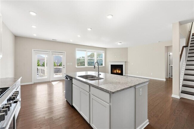 Building Photo - 156 Round Pond Dr