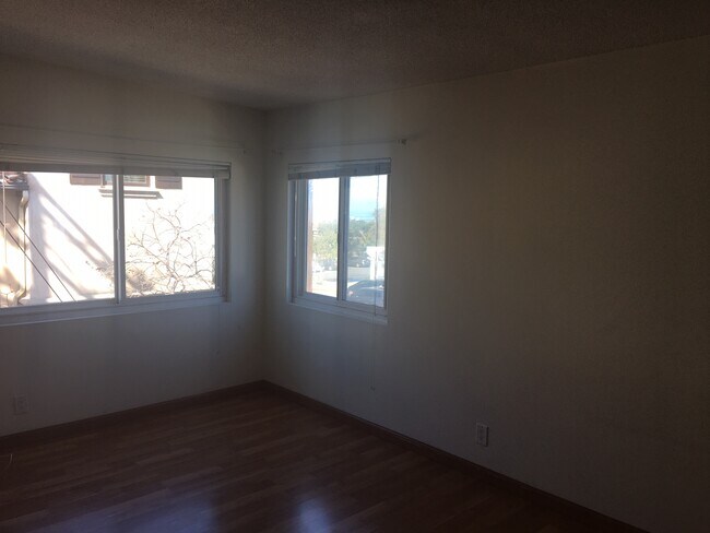 Building Photo - 416 Rosecrans Ave