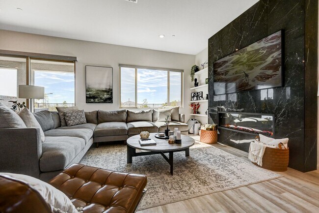 Building Photo - Stunning Fully Furnished 5-Bedroom Home in...