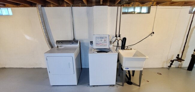 Building Photo - 1163 Higgins Ave