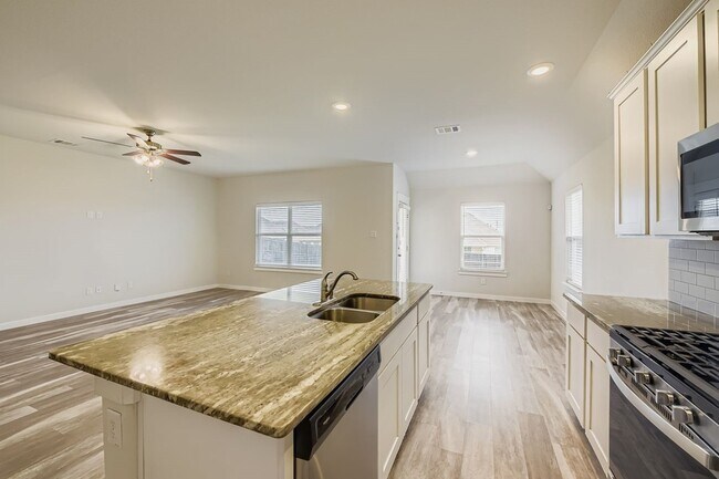 Building Photo - 6132 True Vine Rd