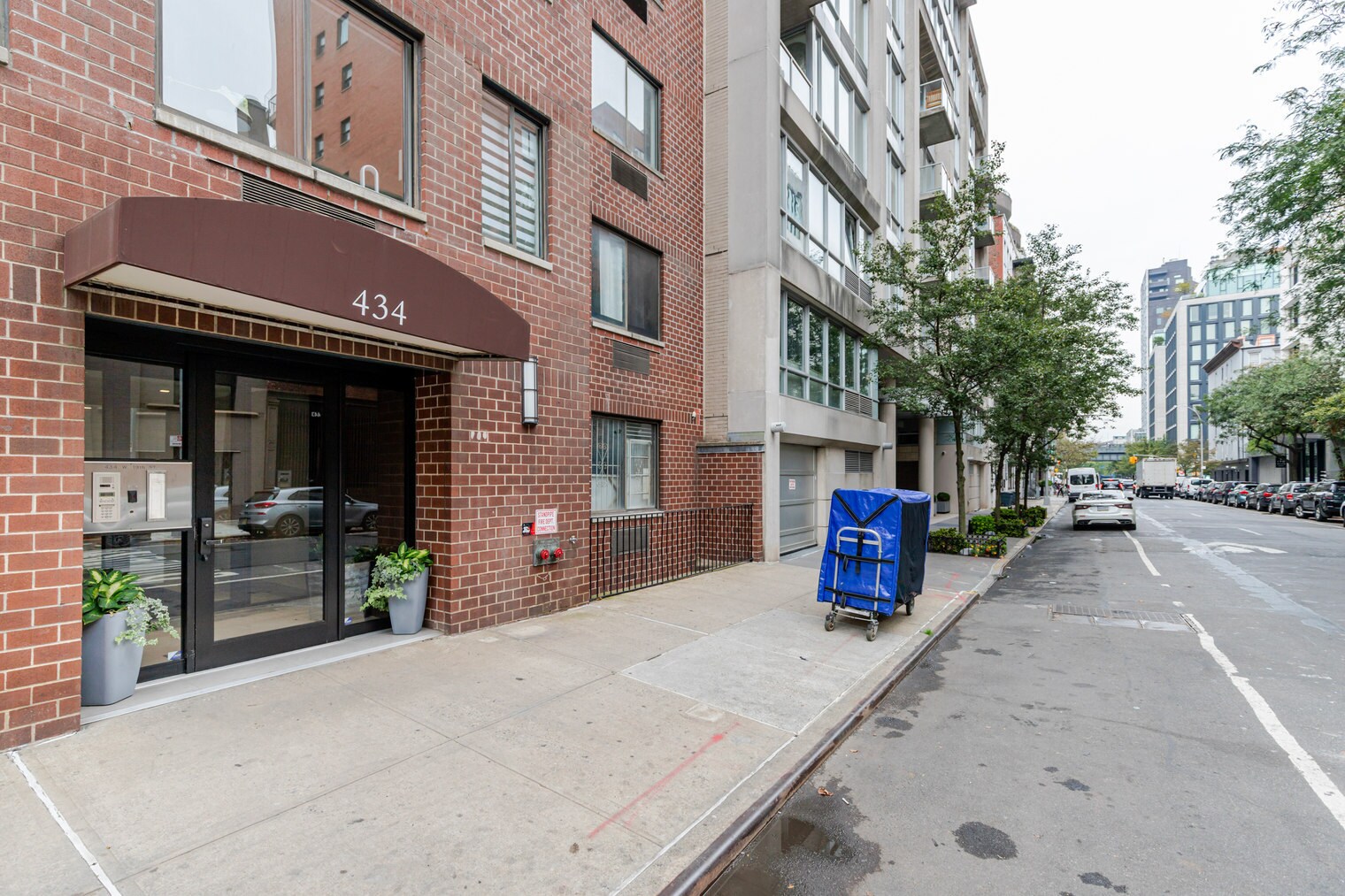 Building Photo - 434 W 19th St