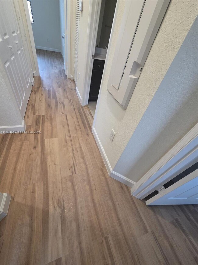 Building Photo - 105 SE 33rd Terrace