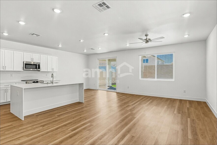Building Photo - 9579 Marchmont Rd