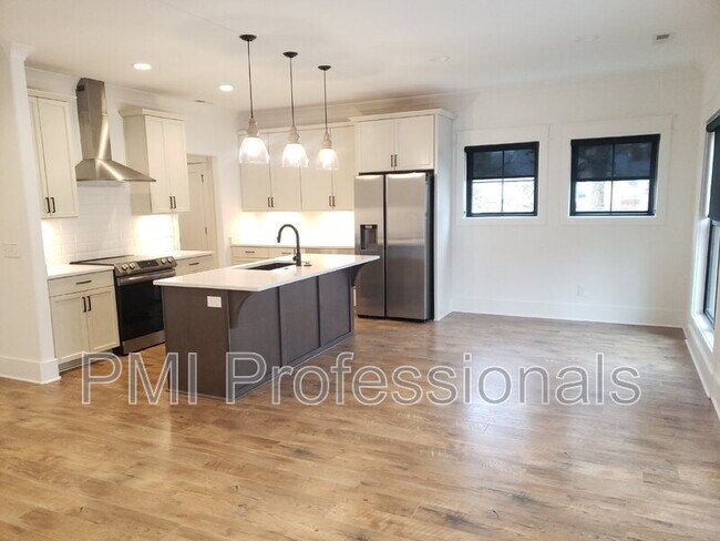 Building Photo - 219 S Bilbro Ave
