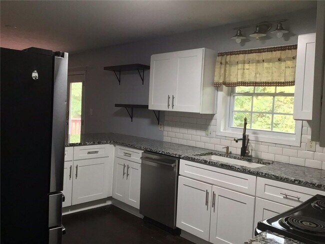 Building Photo - 5826 Simone Dr