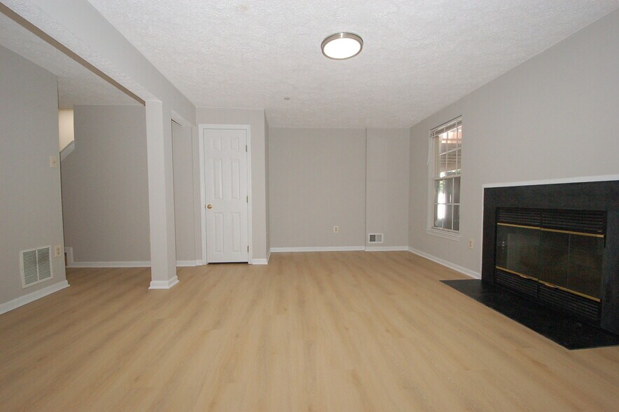 Basement family room -- 2 - 8916 Pembrook Woods