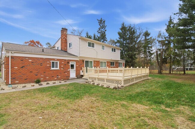 Building Photo - 32901 Blossom Ct