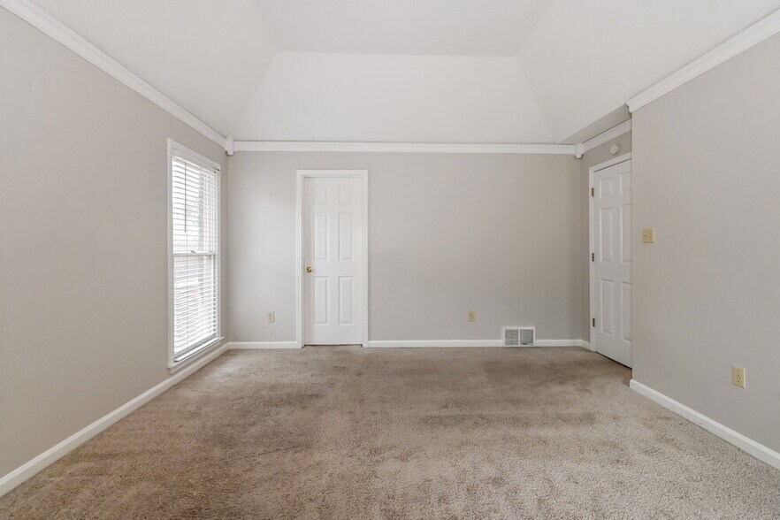 Building Photo - 2055 Bohemia Cove