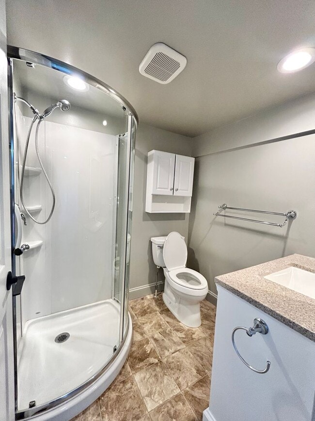 Building Photo - Two Bed, One Bath House