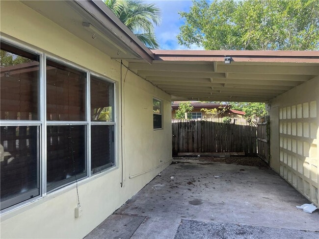 Building Photo - 10 NW 19th St