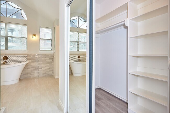 Building Photo - 110 Detering St