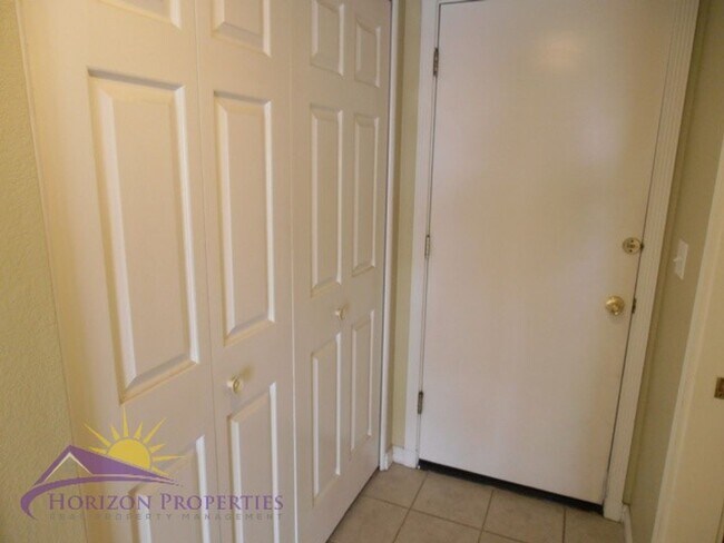 Building Photo - Spacious 3 Bed 2.5 Bath 1,959 Sq. Ft. Antelope Home