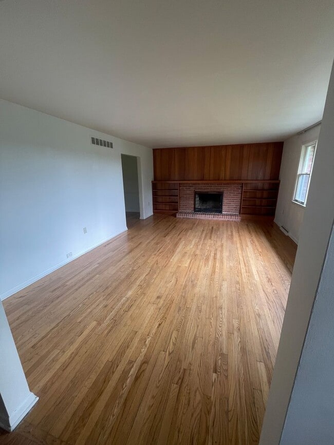 Building Photo - 3BR Ranch House for Rent in Upper St. Clai...