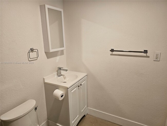 Building Photo - 651 SW 66th Ave