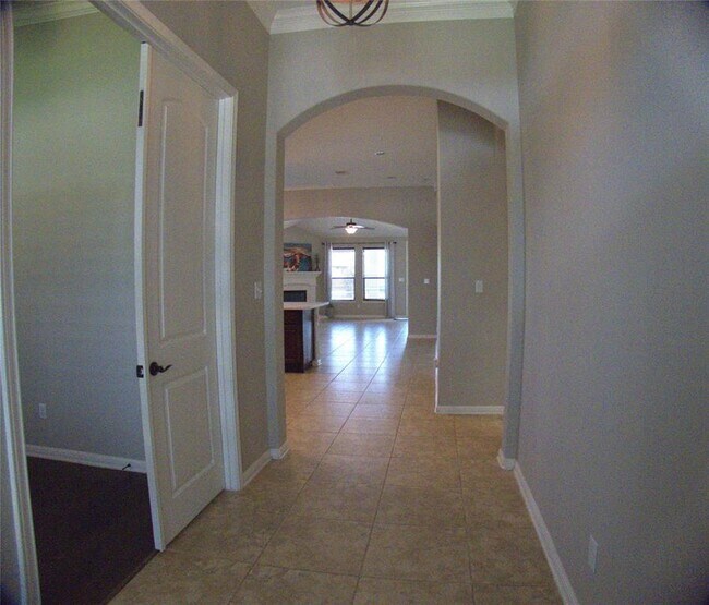 Building Photo - 14400 Senia Bend